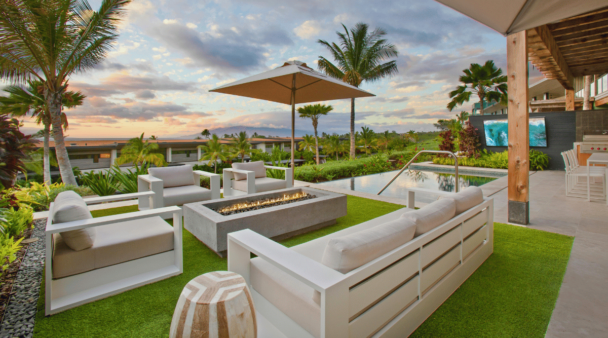 Outdoor living room with firepit